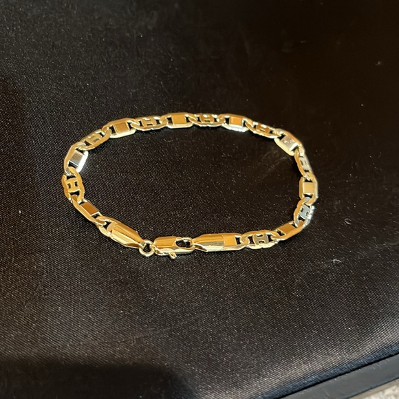 Beautiful 14k Gold Plated Bracelet - Unisex - Picture 4 of 6